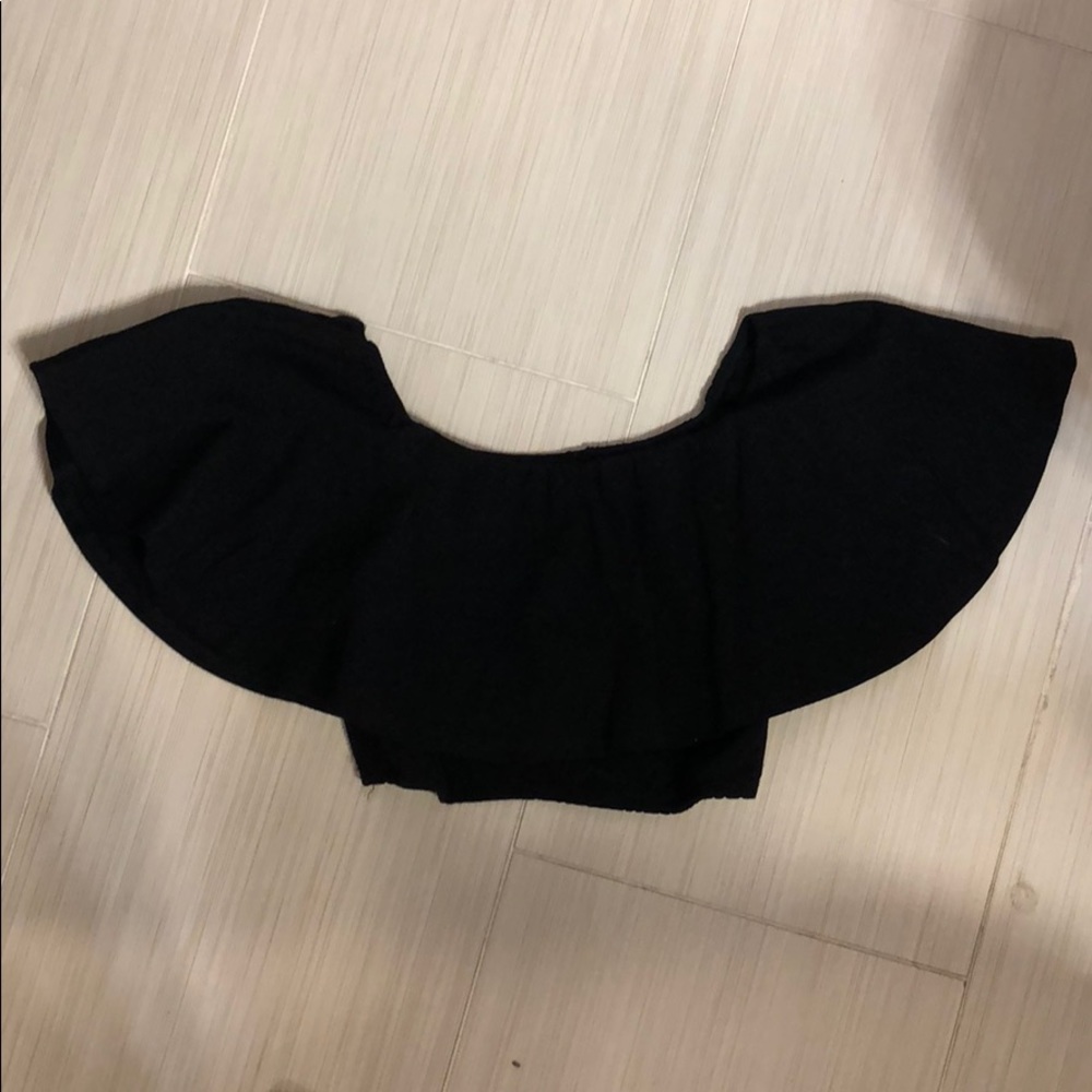 BLACK OFF THE SHOULDER CROP TOP MEDIUM